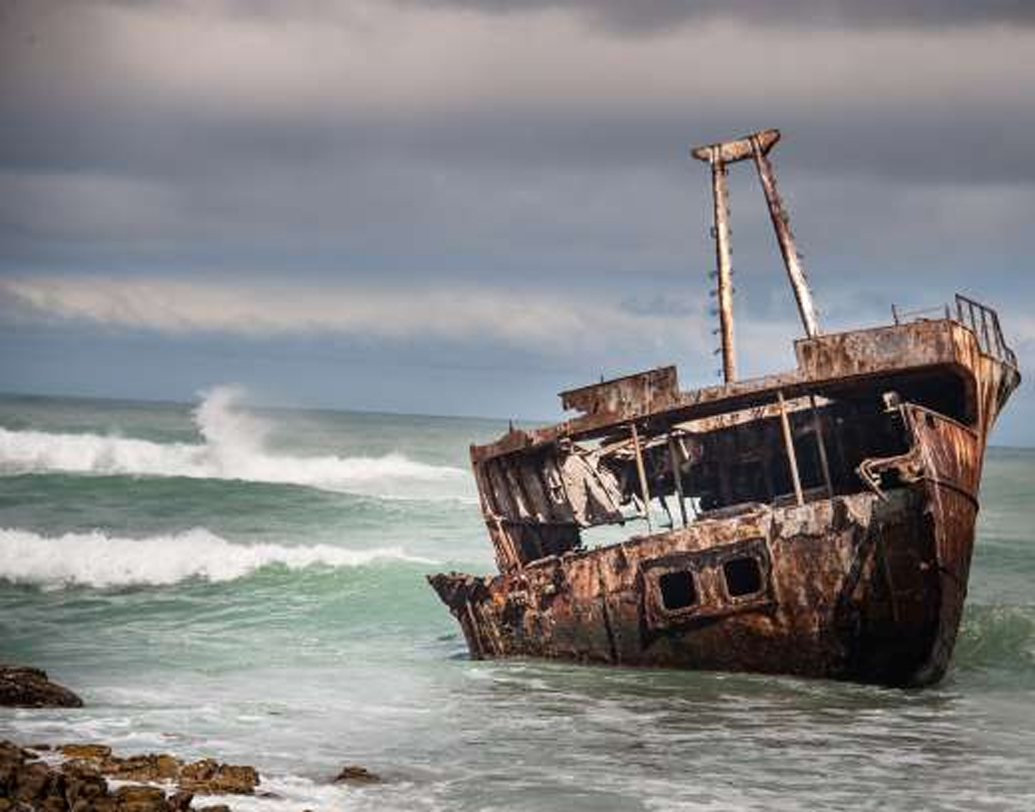 ১৯৮৯ সালে চার্লস বার্লিৎজ নামে এক লেখক ‘দ্য ড্রাগনস ট্রায়াঙ্গল’ বইয়ে লেখেন পঞ্চাশের দশকে জাহাজডুবি ও সৈন্য নিখোঁজের কথা। ১৯৯৫ সালে ল্যারি কুশে নামে এক লেখক বলেন, কায়ো মারু ১৯৫২ সালের ২৪ সেপ্টেম্বর ধ্বংস হয়। পরে ধ্বংসাবশেষ মিলেছিল। ল্যারিই বলেন, এই অঞ্চলে মৎস্যজীবীদের নৌকা নিখোঁজ হয়েছিল, জাহাজ নয়।