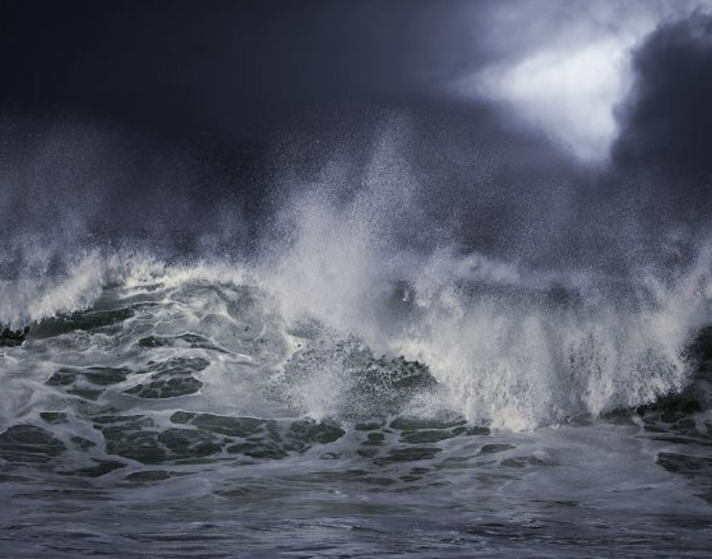 সমুদ্রের ঢেউয়ে ইলেকট্রোম্যাগনেটিক ফোর্সের কথাও উল্লেখ করেন কিছু বিজ্ঞানী। এর ফলে অনেক সময়ই ছোট দ্বীপও উধাও হয়ে যেতে পারে। আবার নতুন দ্বীপের জন্মও হতে পারে, দাবি তাঁদের।