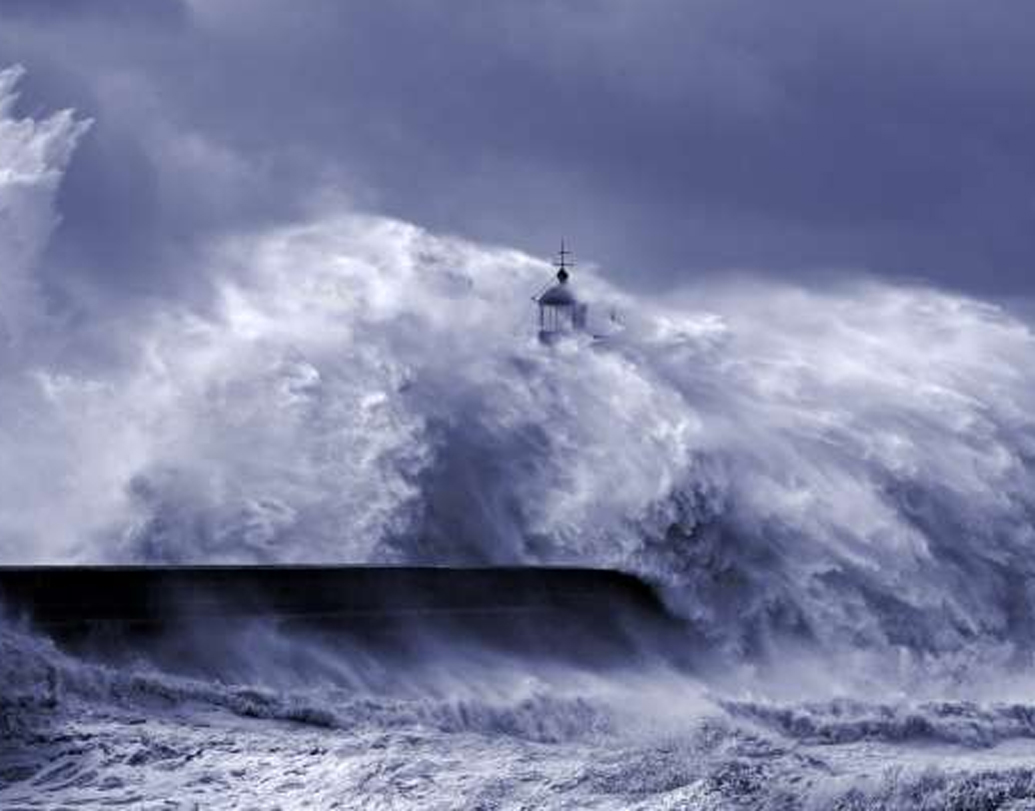১৯৭৩ সালে ল্যারি কুশ এবং আসাহি সিম্বুন (জাপানের একটি সংবাদপত্র) এর সহ-সম্পাদক শিগেরু কিমুরার যৌথ প্রয়াসে লেখা বই থেকে মায়োজিনশো নামক সক্রিয় আগ্নেয়গিরি সম্পর্কে জানা যায়। মারু নামক জাহাজটি যেখানে নিখোঁজ হয়েছিল এই আগ্নেয়গিরির অবস্থানও নাকি ঠিক সেখানেই।
