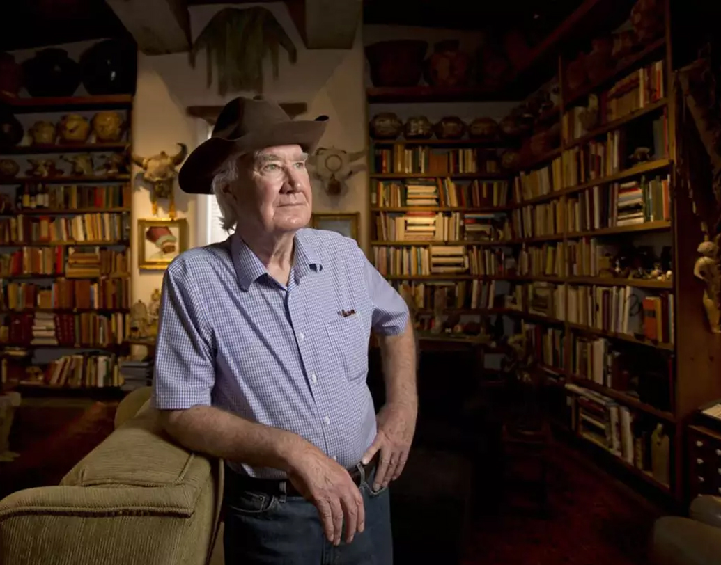 কবিতা থেকে বোঝা যায় যে, ফেন কোনও জলাশয়ের আশেপাশে তার ধনভাণ্ডার লুকিয়ে রেখেছেন। কিন্তু রকি পর্বতমালার জলাশয়গুলোতে যাওয়ার রাস্তা সময় বিশেষে পরিবর্তিত হয়। তাই ঘনিয়েছে আরও রহস্য।