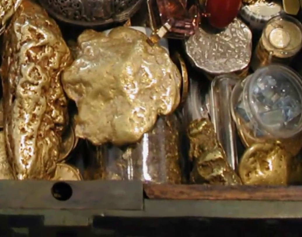 যে সবার আগে ধন-সম্পদে ভর্তি ওই বাক্স খুঁজে পাবে, সব কিছুই তাঁর হয়ে যাবে। আর এতে ফেনের লাভ? কিছুই না, শুধু মনে একটুখানি শান্তি! এমনটাই বলেছেন তিনি নিউ ইয়র্ক টাইমসকে দেওয়া সাক্ষাৎকারে।