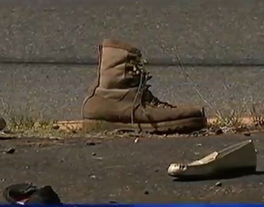 কয়েক মাস ধরে ঘটনাটা হচ্ছে, আবার সংবাদ সংস্থা সূত্রে দাবি, বছর তিন-চার ধরেই নাকি এমন হচ্ছে, পুরনো জুতো হলেও জুতোগুলি যে ছেঁড়া তা কিন্তু নয়।