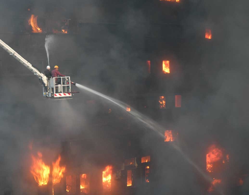 ১২ জানুয়ারি ২০০৮। বড়বাজার উড়ালপুলের গায়ে ১৩তলা নন্দরাম মার্কেটে আগুন লাগে। টানা চার দিন ধরে আগুন জ্বলেছিল। প্রায় চার হাজার দোকান ভস্মীভূত হয়। আগুন নেভার পরে ওই বহুতলের একটা অংশ বিপজ্জনক বলে ঘোষণা করেছিল কলকাতা পুরসভা। কিন্তু ব্যবসায়ীদের বাধায় সেই বিপজ্জনক অংশ এখনও ভাঙা সম্ভব হয়নি।