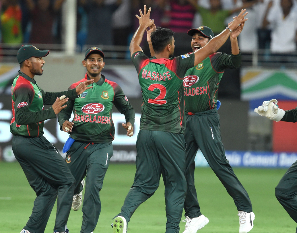 ২০১৫-১৬। দক্ষিণ আফ্রিকার বিরুদ্ধে ৯ উইকেটে জয়। প্রথমে ব্যাট করে দক্ষিণ আফ্রিকা করেছিল মাত্র ১৬৮ রান। মাত্র এক উইকেটে সেই রান তুলে নেয় বাংলাদেশ। অসাধারণ খেলেন সৌম্য সরকার।