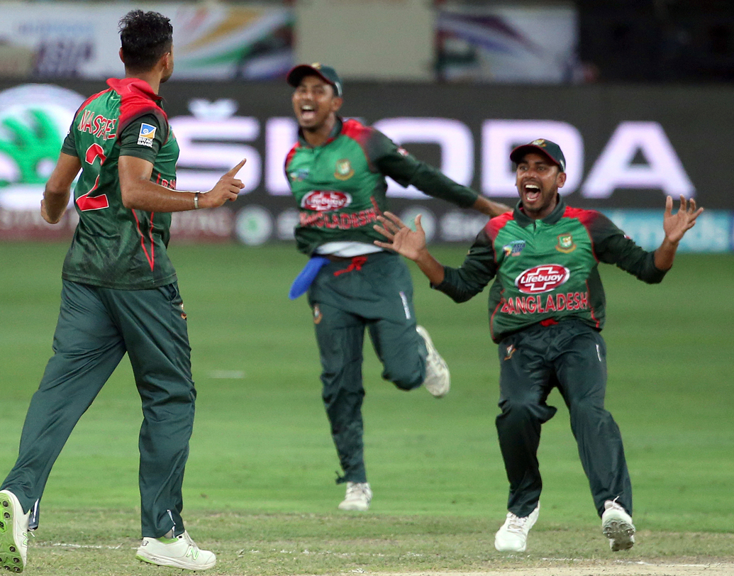 ২০১৪-১৫ তে মীরপুরে ভারতের বিরুদ্ধে দারুণ জয়। প্রথমে ব্যাট করে ৫০ ওভারে ২০০ রানে অল আউট হয়ে গিয়েছিলেন ধোনি-কোহালিরা। মাত্র ৪ উইকেট হারিয়ে সেই রান তুলে ফেলে বাংলাদেশ। ছয় উইকেট নেন মুস্তাফিজুর রহমান।