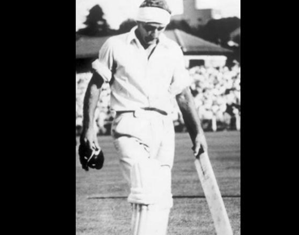 বার্ট সাটক্লিফ: দক্ষিণ আফ্রিকার বিরুদ্ধে জো’বার্গে টেস্টে মুখোমুখি নিউজিল্যান্ড। সালটা ১৯৫৩-৫৪। ব্যাট করতে নেমে কানে ভয়ঙ্কর চোট পান বার্ট সাটক্লিফ। চিকিৎসকরা সম্পূর্ণ বিশ্রামের কথা বলেছিলেন। যদিও সেই টেস্টেই পরে ব্যাট করতে নামেন তিনি। দুর্দান্ত ইনিংসও খেলেন।