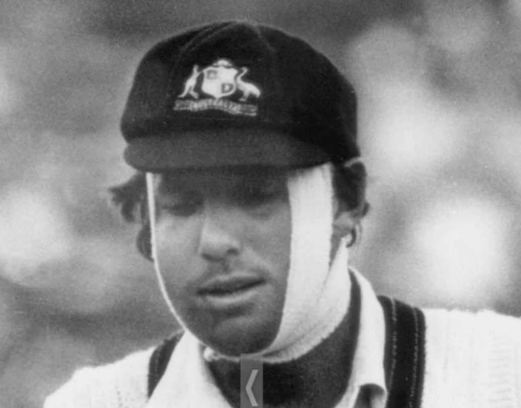 রিক ম্যাককস্কার: অস্ট্রেলিয়ার প্রাক্তন এই ওপেনারটি ১৯৭৬-৭৭ সালে ইংল্যান্ডের বিরুদ্ধে টেস্টে গুরুতর আহত হন। চোয়াল ভেঙে যায়। এই অবস্থায় দ্বিতীয় ইনিংসে ব্যাট করেন। খেলেন ৬৮টি বলও।