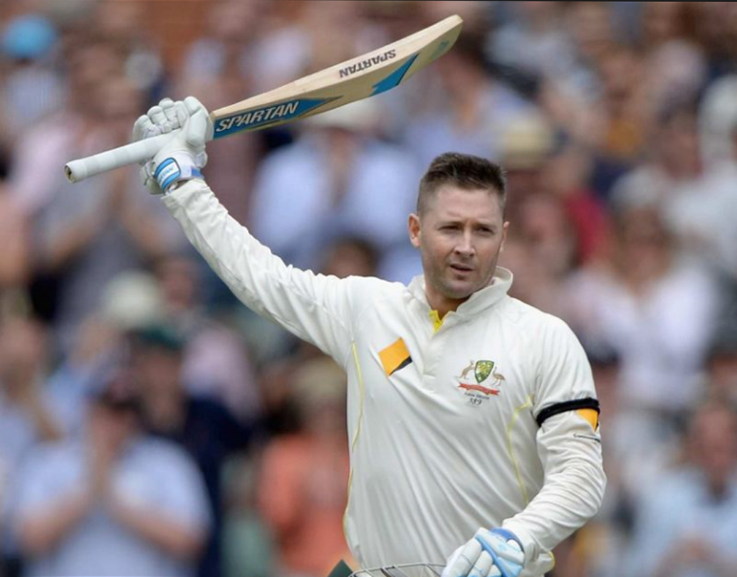 মাইকেল ক্লার্ক: ফের একবার বলতে হবে অস্ট্রেলিয়া-দক্ষিণ আফ্রিকার একটি ম্যাচের কথা। ২০১৪-১৫ সালে কেপ টাউনের টেস্ট। গুরুতর আহত হয়েছিলেন মাইকেল ক্লার্ক। সেই অবস্থায় দেখা যায় তিনি ব্যাট করে চলেছেন। পরে জানা যায় তাঁর কাঁধের  হাড় ভেঙে গিয়েছিল।