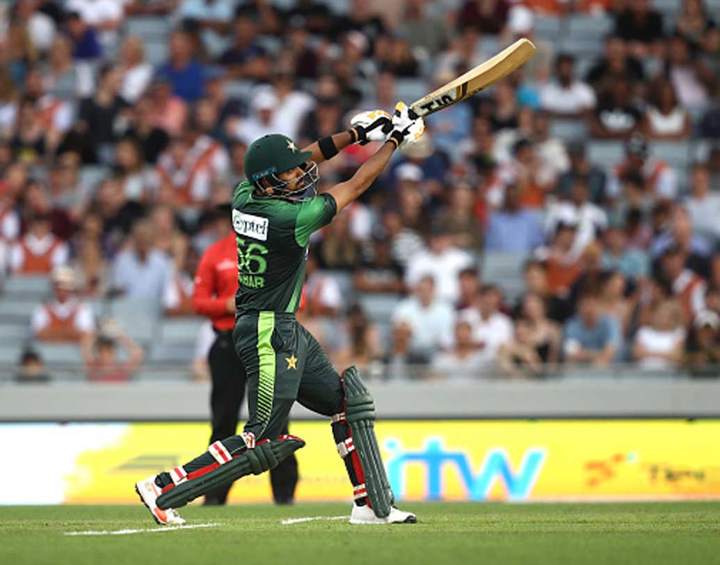 বাবর আজম: বিরাট কোহালি বিহীন এশিয়া কাপে বাবর আজমের দর যেন অনেকটাই বেড়ে গিয়েছে। বাবরের গড় পঞ্চাশের উপর। এখন দেখার পাকিস্তানের এই ক্রিকেটারটি কতটা সফল হতে পারেন।