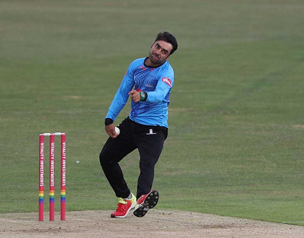 রশিদ খান: আইপিএল-এ বিস্ময় তৈরি করেছিলেন আফগানিস্তানের এই স্পিনারটি। দুবাই এবং আরবের পিচে আরও অনেক কিছু অপেক্ষা করে থাকতে পারে। ৪৬টি ম্যাচে একশোর উপর উইকেট পেয়েছেন।