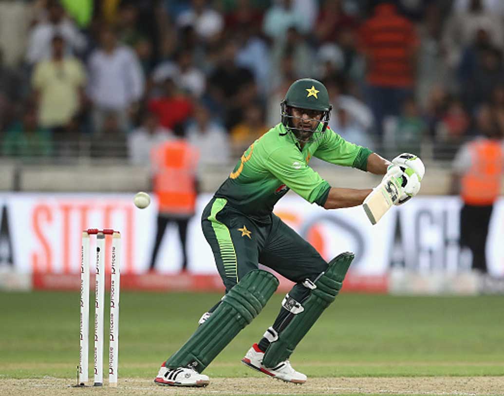 শোয়েব মালিক: ভারতের কাছে শোয়ের মালিক সব সময় বড় চ্যালেঞ্জ। বল, ব্যাট উভয় দিক থেকেই তিনি বড় ভরসা। শোয়েবকে সামলাতে আলাদা গেম প্ল্যান করা উচিত রোহিত শর্মাদের।