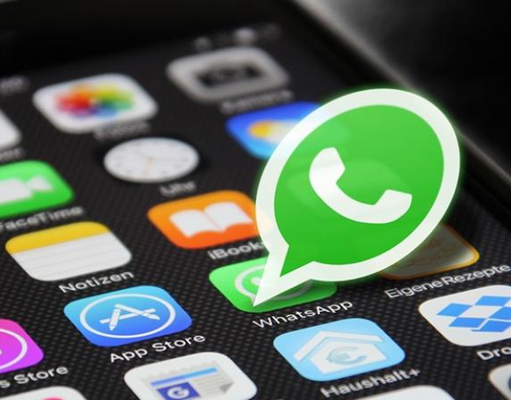 অ্যান্ড্রয়েডে এটি সংযুক্ত হলে ঠিক যে মেসেজটির উত্তর ব্যবহারকারী দিতে চাইছেন, সেটিই দেওয়া যাবে। রিপ্লাই কনটেক্সটে সেটি চলে আসবে।'কনট্যাক্টে'র উপরে গিয়ে 'রাইট সোয়াইপ' করলেই এ বার থেকে 'রিপ্লাই' দেওয়া যাবে।