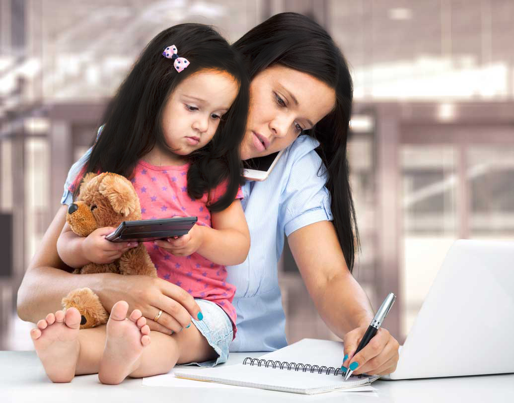 সন্তানের এই নেশা সারাতে হলে অভিভাবক হিসাবে আপনার উপরই প্রধান দায়িত্ব বর্তায়। শাসন বা মারধরে না গিয়ে একটু রুটিন ভিত্তিক কৌশল অবলম্বন করলেই কিন্তু এই অভ্যাস থেকে মুক্তি পাবে শিশু। দেখে নিন সে সব। ছবি: শাটারস্টক।