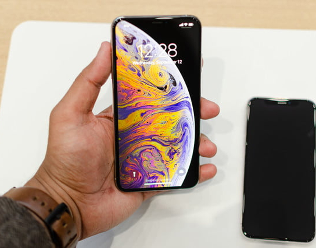 আইফোন এক্স-এস ম্যাক্স: ২৮ সেপ্টেম্বর থেকে ভারতে এই ফোনটি পাওয়া যাবে। এই ফোনটিতে পাওয়া যাবে ৬.১-ইঞ্চি এলসিডি সুপার রেটিনা ডিসপ্লে। এতে থাকবে ১২ মেগাপিক্সেল এবং ৭ মেগাপিক্সেল ডুয়াল ক্যামেরা যা গুণমানে সত্যি অতুলনীয়।