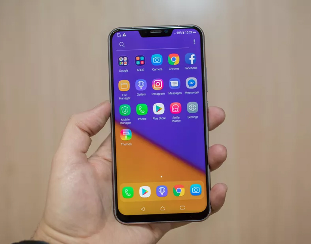 আসুসের এই ফোনটিতে ১২+৮ মেগাপিক্সেল ডুয়াল ব্যাক ক্যামেরা ও ৮ মেগাপিক্সেল ফ্রন্ট ক্যামেরা থাকার কথা। এতে থাকবে ৩৩০০ এমএএইচ ব্যাটারি। ভারতের বাজারে এর দাম রাখা হয়েছে মাত্র ২৯,৯৯৯ টাকা।