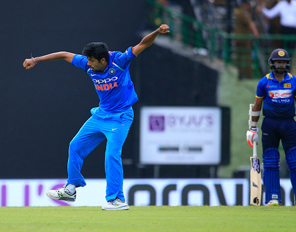 জসপ্রীত বুমরা: ভুবনেশ্বরের সঙ্গে বুমরা। পেস আক্রমণের দুই কান্ডারি। বুমরা আজকের ম্যাচে নিজেকে ঝালিয়ে নিতে চাইবেন।