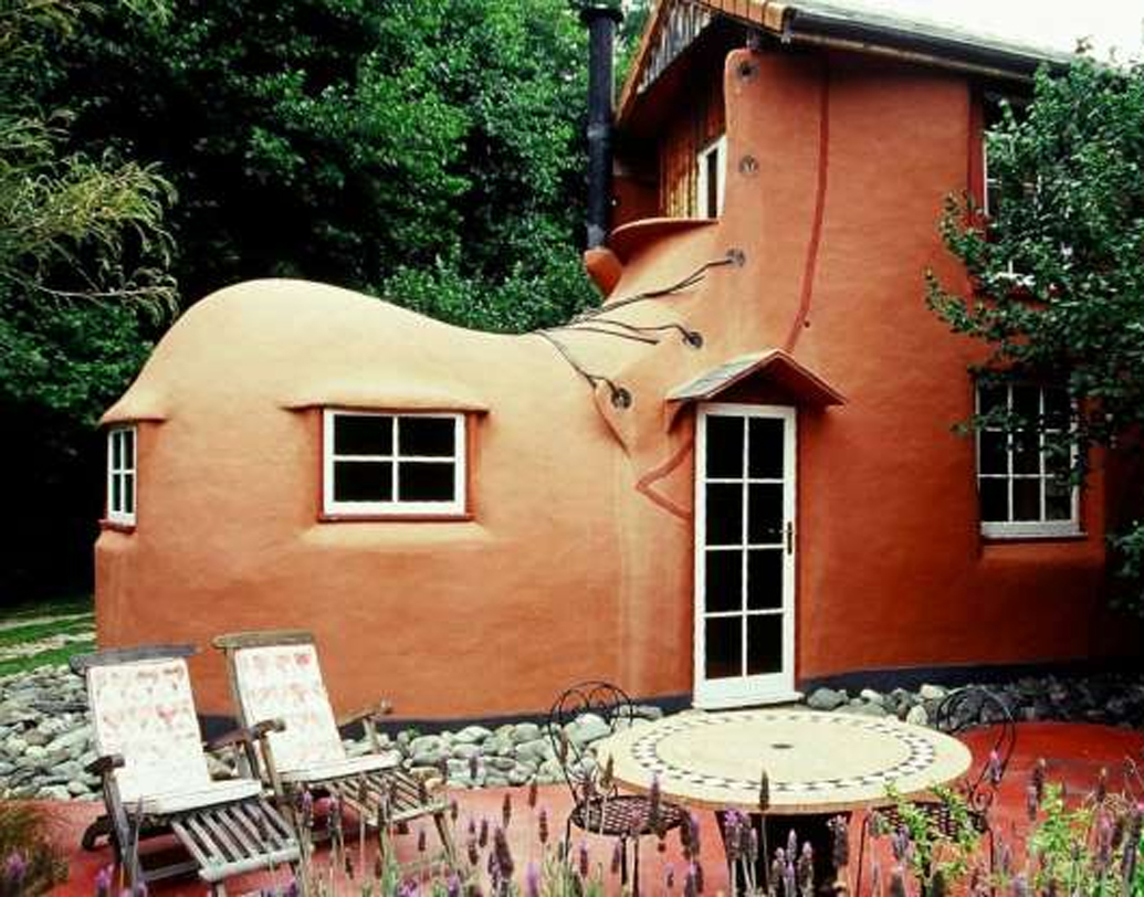 নিউজিল্যান্ডের তাসমানে বুটের আকারের একটি বাড়ি। প্রতি দিনের জন্য ভাড়া ১৮ হাজার টাকা।