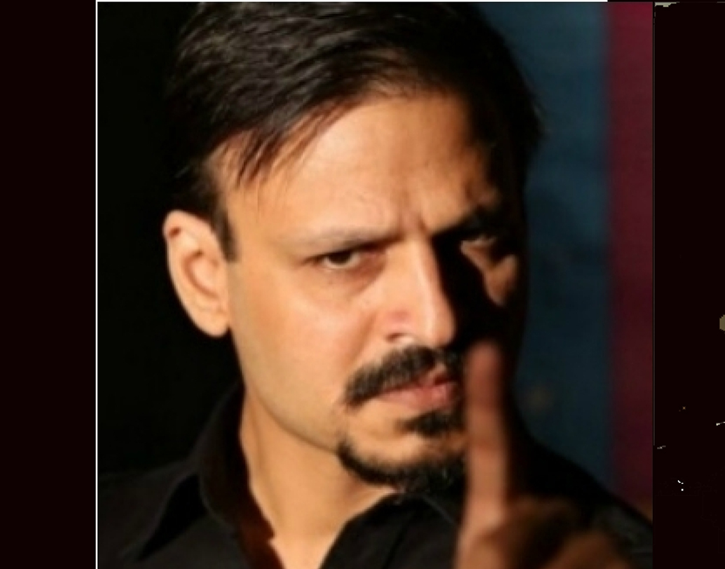 বিবেক ওবেরয়: বলিউডে সাথিয়াঁ, বা ‘যুবা’ ছাড়া খুব একটা হিট ছবিও নেই। কিন্তু ঐশ্বর্যা রাইকে নিয়ে সলমন খান এবং বিবেকের সম্পর্কের গুঞ্জন নিয়ে রীতিমতো ঝামেলা হয়েছিল তাঁদের মধ্যে। তার পর থেকেই শুটিংয়ের সময় নাকি অন্যদের সঙ্গেও খারাপ ব্যবহার করতেন। কাউকে পাত্তা দিইনা, এমন একটা ভাব নাকি রয়েছে বিবেকের মধ্যে।