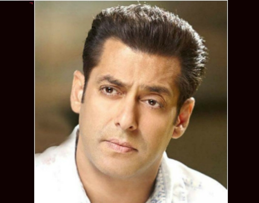 সলমন খান: বহু বার নানা কারণে নানা জনের সঙ্গে খারাপ ব্যবহারের জন্য সলমনের উপর অনেকেই নাকি বেশ বিরক্ত। অরিজিৎ সিংহ ও বিবেক ওবেরয়ের বিরুদ্ধে মন্তব্য করে বিতর্কে জড়িয়েছেন। শুটিংয়ের সেটে অনেক সময় কারও সঙ্গেই কথা বলেন না। তাঁর ইচ্ছা অনুসারে নাকি শুটিং শুরু করতে হয়!