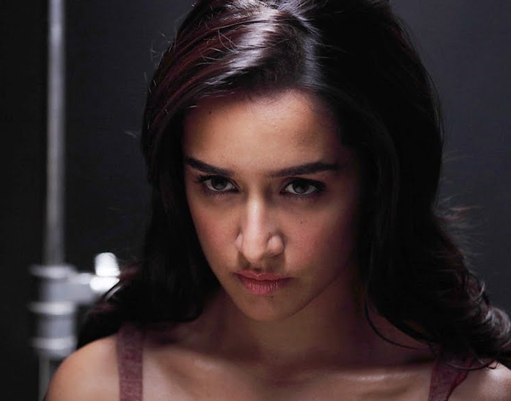 শ্রদ্ধা কপূর: বেশ ইগো রয়েছে নাকি। সাংবাদিকদের প্রশ্নের সঠিক উত্তরও দিতে চান না। আবদার করলেও কারও সঙ্গেও ছবি তুলতে চান না। আর শুটিংয়ের সময়ও নানা কারণে খারাপ ব্যবহার করেন নাকি কলাকুশলীদের সঙ্গে।