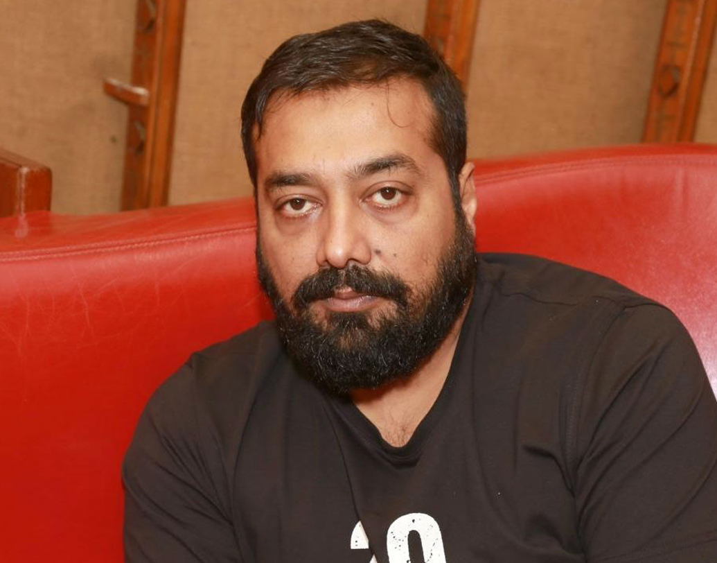 অনুরাগ কাশ্যপ: যখন তিনি প্রথম ছবি পরিচালনা করতে এসেছিলেন, তখন নাকি এমন কথা বলেছিলেন ‘ব্ল্যাক’ ছবিটি নিয়ে, তাতে খারাপ লেগেছিল অমিতাভ বচ্চনেরও। অহঙ্কারী মনে হয়েছিল অনুরাগকে।