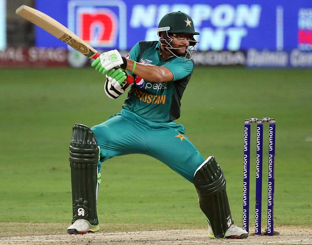 ইমাম-উল-হক: পাকিস্তানের ওপেনার ইমাম-উল-হক তো থাকবেনই। ব্যাটিং অর্ডারের সবচেয়ে বড় ভরসা তিনি। হংকংয়ের ম্যাচে তাঁর অর্ধ শতকের হাত ধরেই পাকিস্তান ম্যাচ জিতেছে।