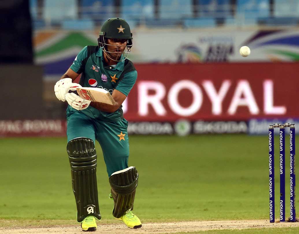 ফখর জ়ামান: আগের ম্যাচে ভাল না খেললেও ওপেনিং জুটির অন্যতম এই ব্যাটসম্যান ভারতের বিরুদ্ধে খেলবেন বলেই মনে করা হচ্ছে।