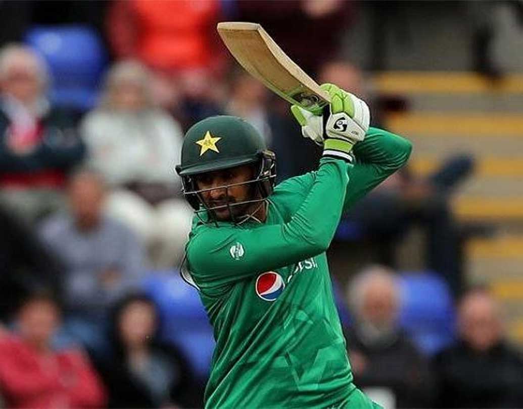 শোয়েব মালিক: পাকিস্তানের প্রাক্তন অধিনায়কের অভিজ্ঞতা বড় ভরসা এই দলের কাছে। তাঁকে বাদ দেওয়ার সম্ভাবনা নেই বললেই চলে।