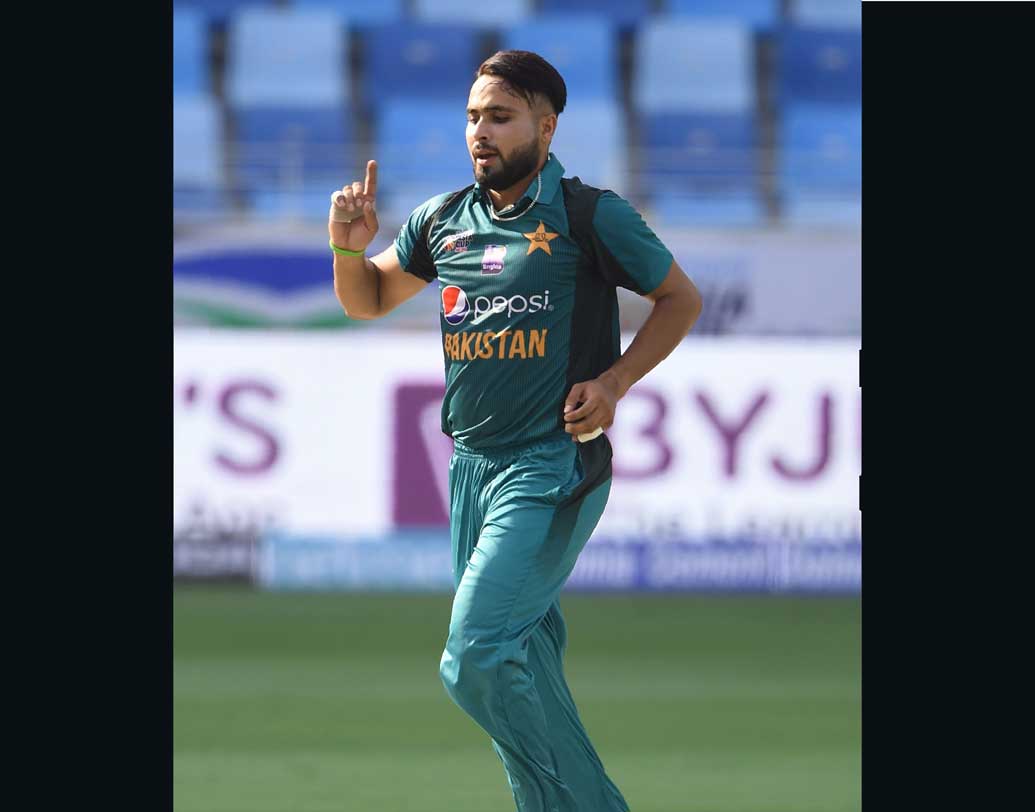 ফাহিম আশরফ: পাকিস্তানের তরুণ এই অলরাউন্ডার আগের ম্যাচে পেয়েছেন একটি উইকেট। ব্যাট হাতেও ওয়ান ডে-তে সাফল্য পেয়েছেন তিনি।