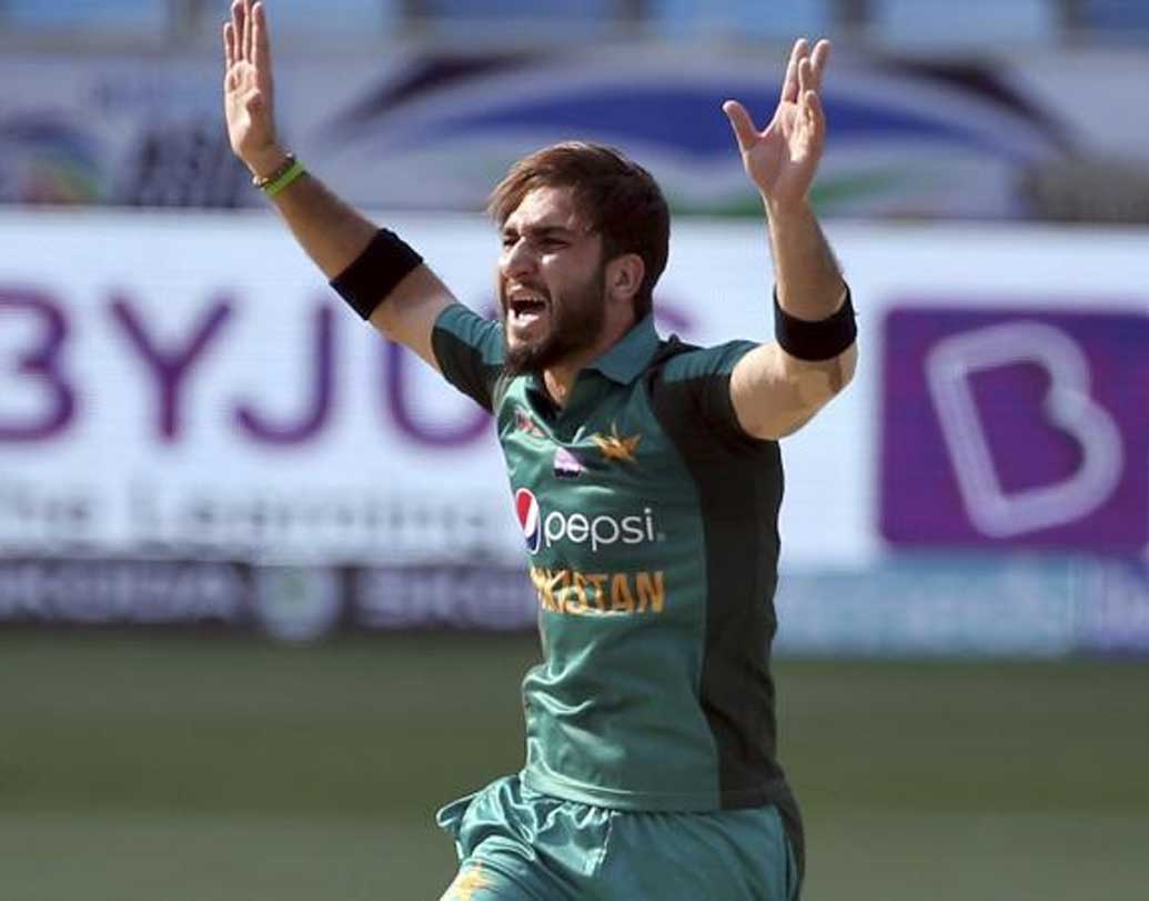 উসমান খান: বাঁহাতি পেসার উসমান গত ম্যাচে জিতেছেন ম্যাচ সেরার পুরস্কার। তিনটি উইকেট পেয়েছেন। ভারতের ব্যাটিং লাইনে ধস নামাতে পাকিস্তান তাঁকে নামাবেই।