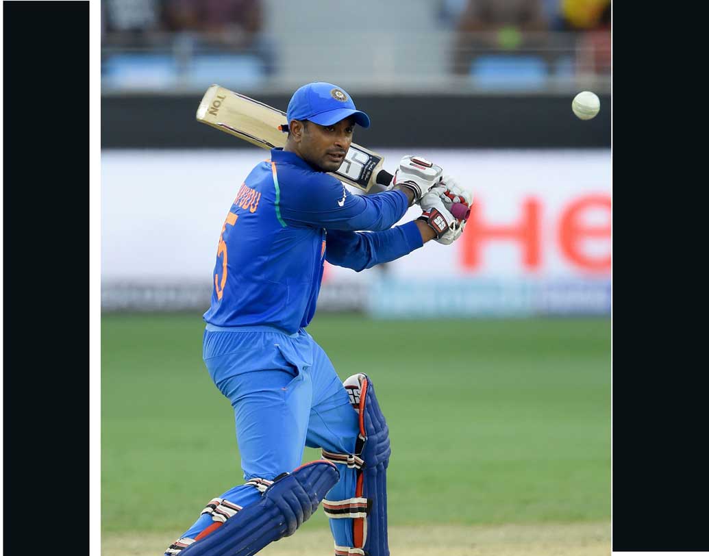 অম্বাতি রায়ুডু: হংকংয়ের বিরুদ্ধে ৬০ রান করেছেন। ভালই ব্যাট করেছেন। পাকিস্তানের বিরুদ্ধে ৩১ রানে অপরাজিত ছিলেন। তিন নম্বরে থাকছেন রায়ুডুই।