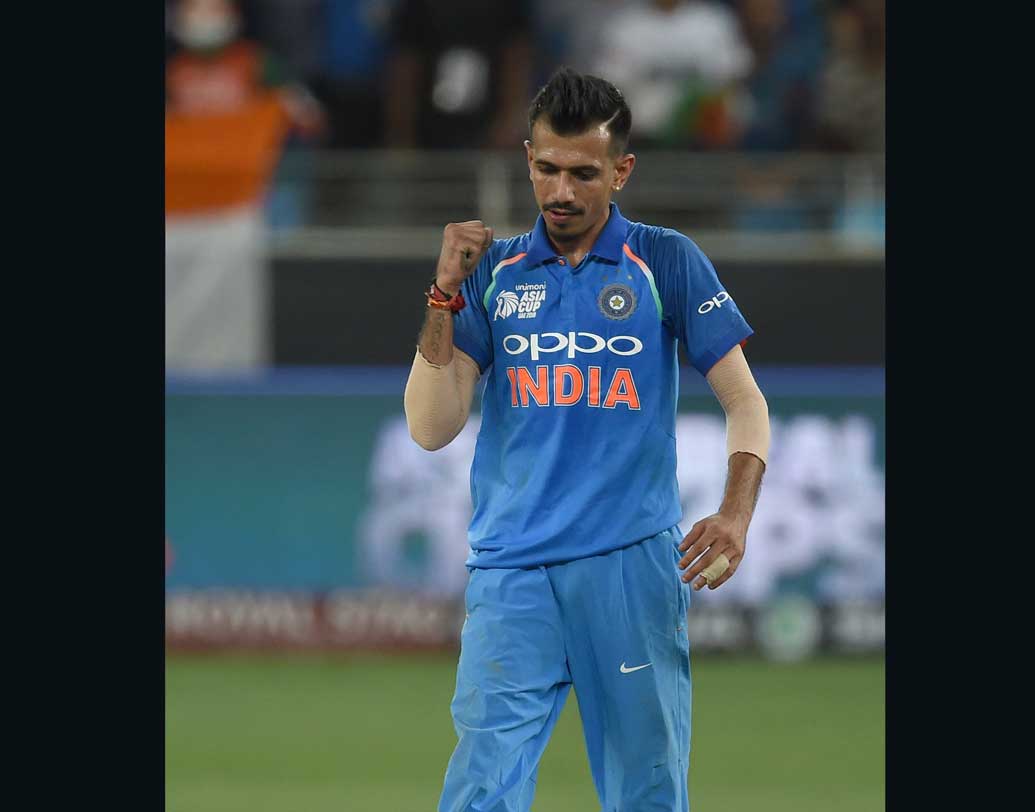 যুজবেন্দ্র চহাল: স্পিন আক্রমণের জোড়া ফলার অপর জন। কুলদীপের সঙ্গে চহালের জুটি ক্লিক করলে বাংলাদেশী ব্যাটসম্যানদের রান তোলার কাজটা সহজ হবে না। কাজেই তাঁর দলে থাকার সম্ভাবনাও প্রবল।