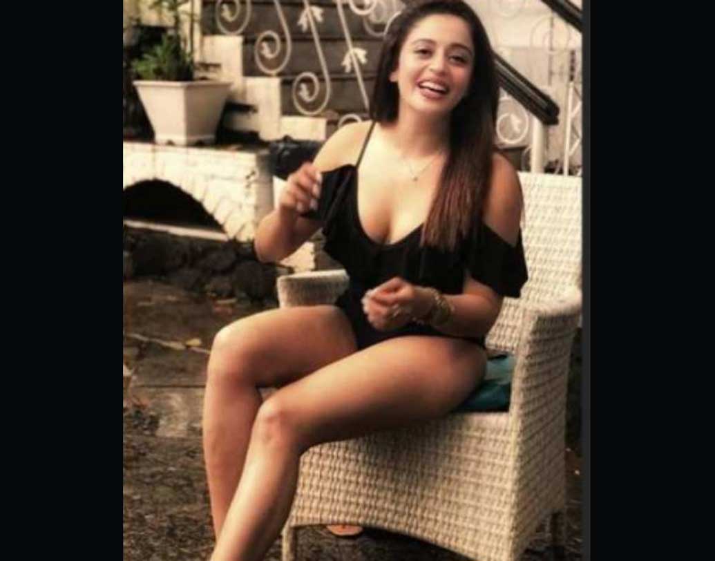 ছোট পর্দা ও বড় পর্দায় সমান তালে কাজ করে চলেছেন নেহা পেন্ডসে।হিন্দি, মরাঠি, তামিল, তেলুগু, মালয়ালম ভাষার ছবিতে যেমন কাজ করেছেন, তেমনই ছোট পর্দায় ধারাবাহিক-সহ বিভিন্ন শো-ও সঞ্চালনা করছেন।