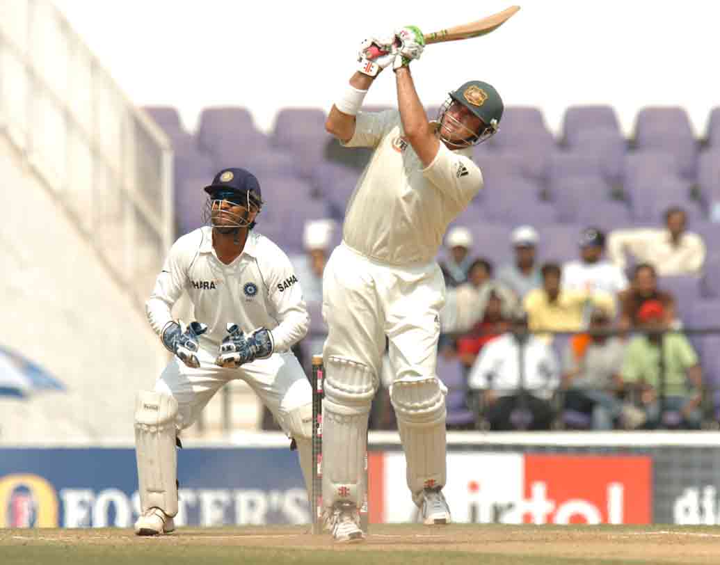 ইউনিসের স্বপ্নের দলে ব্র্যাডম্যানের সঙ্গে ইনিংস শুরু করবেন আরেক অস্ট্রেলীয় ম্যাথু হেডেন। খুব কম সময়ের মধ্যে টেস্ট ক্রিকেটের অন্যতম বিধ্বংসী ওপেনার হয়ে উঠেছিলেন ‘হেডোস’। টেস্টে হেডেনের মোট রান ৮,৬২৫। ব্যক্তিগত সর্বোচ্চ রান ৩৮০। একদিনের ক্রিকেটে ২০০৩ আর ২০০৭, দু’টি বিশ্বকাপজয়ী দলের সদস্য ছিলেন হেডেন।