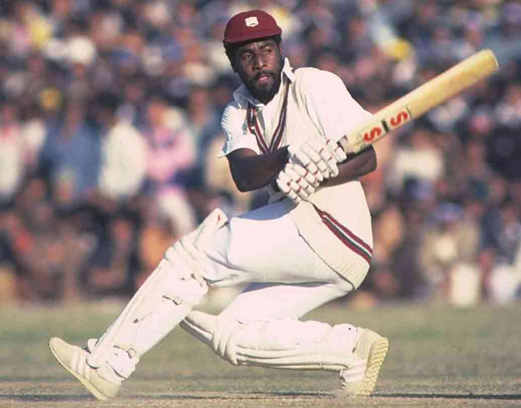 পাঁচ নম্বরে বিশ্ব ক্রিকেটের অন্যতম ধ্বংসাত্মক ব্যাটসম্যান স্যার ভিভিয়ান রিচার্ডস। টেস্টে তাঁর ব্যক্তিগত সর্বোচ্চ রান ২৯১। টেস্ট ক্রিকেটে তাঁর স্ট্রাইক রেট ছিয়াশির ওপর। টেস্টে তাঁর সংগ্রহে আছে ৮,৫৪০ রান।