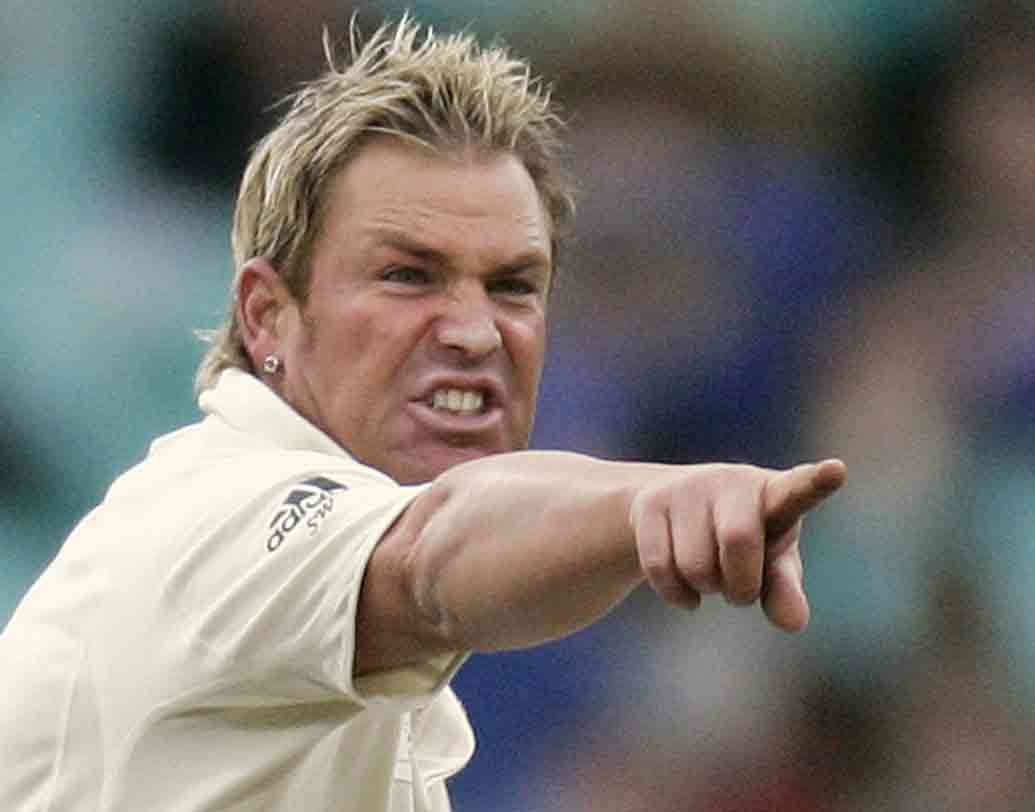 দশ নম্বরে ইউনিস রাখছেন আরেক অস্ট্রেলীয় শেন ওয়ার্নকে। তর্কাতীত ভাবে এখনও পর্যন্ত বিশ্বের সর্বকালের সেরা লেগ স্পিনার। টেস্টে তাঁর সেরা পারফরম্যান্স ইংল্যান্ডের বিরুদ্ধে এক ইনিংসে ৮/৭১।