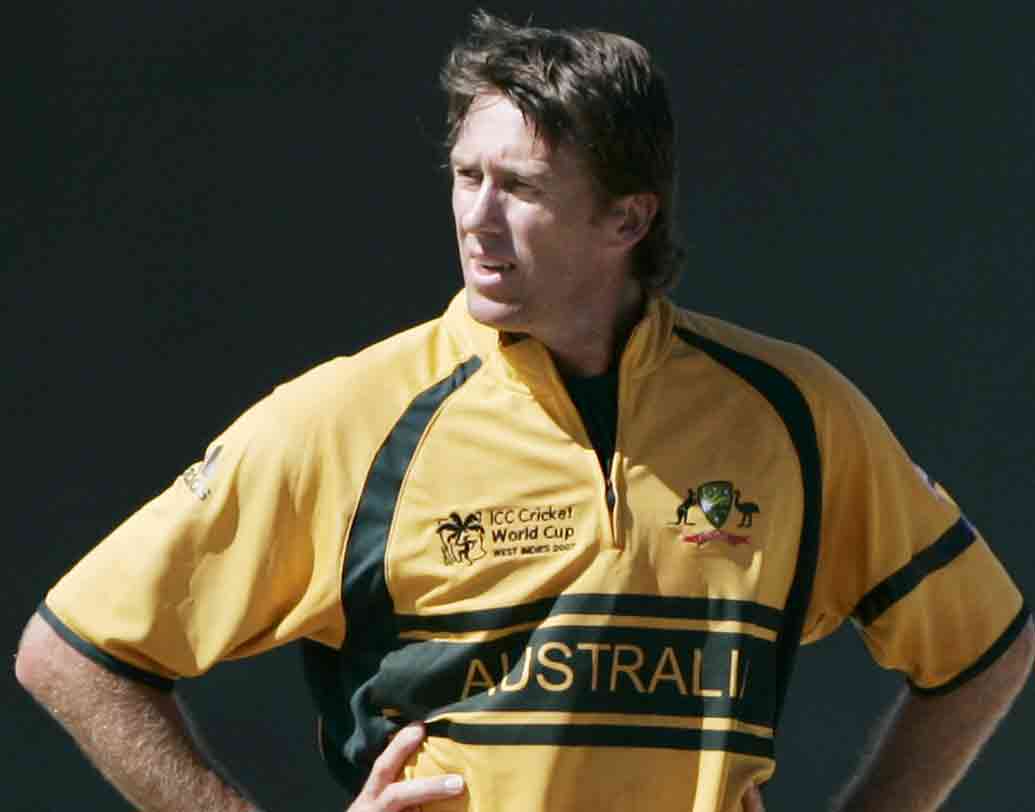 এগারো নম্বরে ফের আরেক অস্ট্রেলীয় গ্লেন ম্যাকগ্রা। তাঁকে অনেকে ডাকেন ‘পিজিয়ন’ নামে। নিঁখুত বোলিং-র জন্য বিখ্যাত ম্যাকগ্রা-র ঝুলিতে আছে ৫৬৩ টেস্ট উইকেট। টেস্টে তাঁর সেরা পারফরম্যান্স ইংল্যান্ডের বিরুদ্ধে ৮/৩৮।