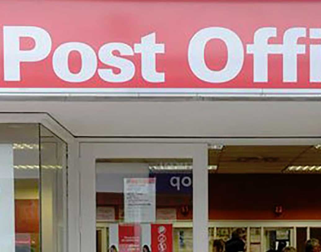 অনেক ডাকঘরে এখন কর্মীর অভাব। এই অবস্থায় দ্রুত পরিষেবা দেওয়া কী করে সম্ভব হবে, ইতিমধ্যেই সেই প্রশ্ন উঠতে শুরু করেছে।