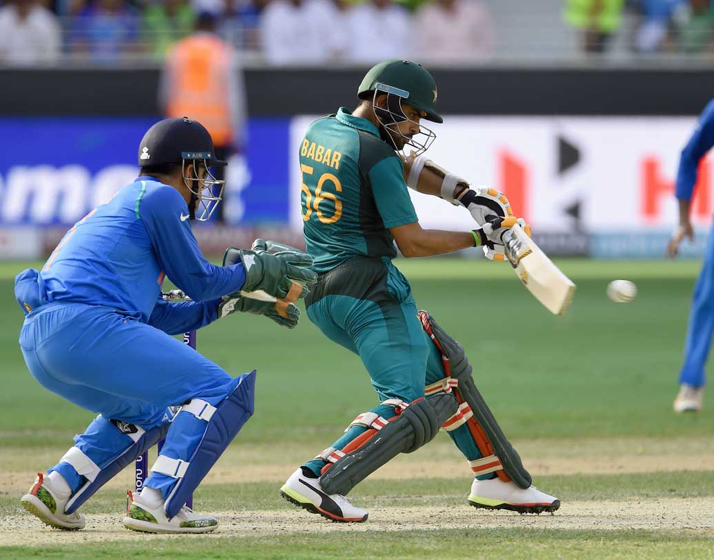 পাওয়ার প্লে একেবারেই কাজে লাগাতে পারেনি পাকিস্তান। প্রথম পাঁচ ওভারে পাকিস্তানের গড় ছিল ০.৮০