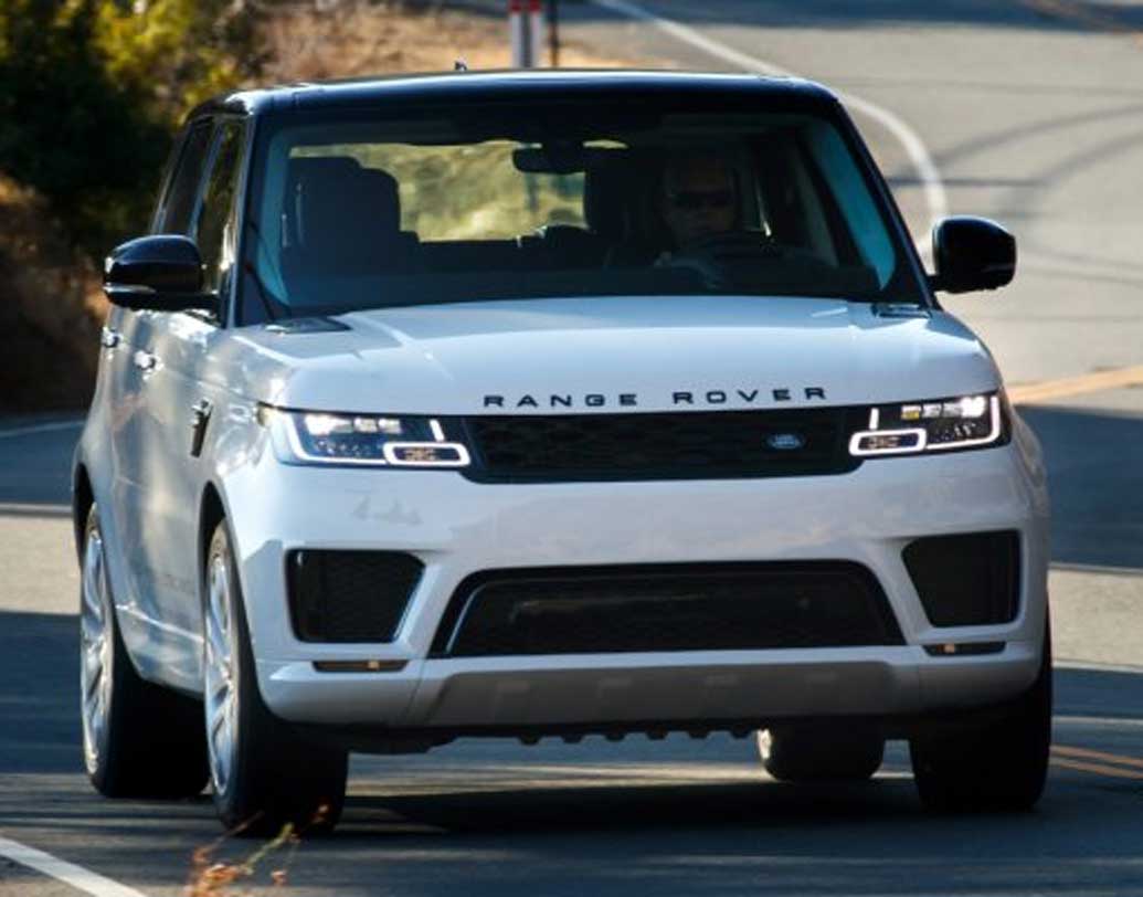 আমিরের রয়েছে একটি রেঞ্জ রোভার গাড়িও। দাম প্রায় পৌনে দু’কোটি টাকা।