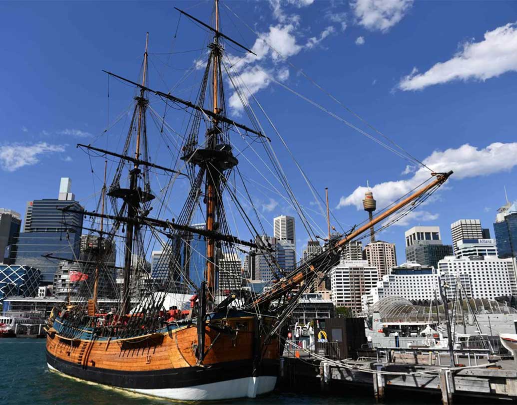 অস্ট্রেলিয়ার ন্যাশনাল মেরিটাইম মিউজিয়ামের চেয়ার পিটার ডেক্সলার ওই জায়গাটিতে যাবেন, যেখানে ধ্বংসাবশেষ থাকার কথা। অস্ট্রেলিয়ার কনসাল জেনারেল অ্যালিস্টার ওয়ালটনেরও এই অভিযানের অনুষ্ঠানে উপস্থিত থাকার কথা।