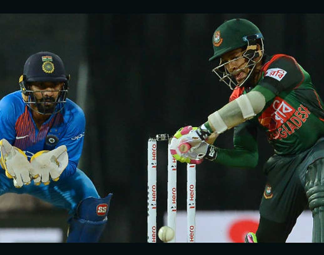 নিদাহাসের আরেকটি ম্যাচে ৮ উইকেটে ১৩৯ রানে গুটিয়ে যায় বাংলাদেশ। শিখর ধওয়নের অর্ধ শতকের হাত ধরে ১৮.৫ ওভারে সে রান টপকে যায় ভারত। জেতে ছয় উইকেটে। বাংলাদেশ দাঁড়াতেই পারেনি সে ম্যাচে।