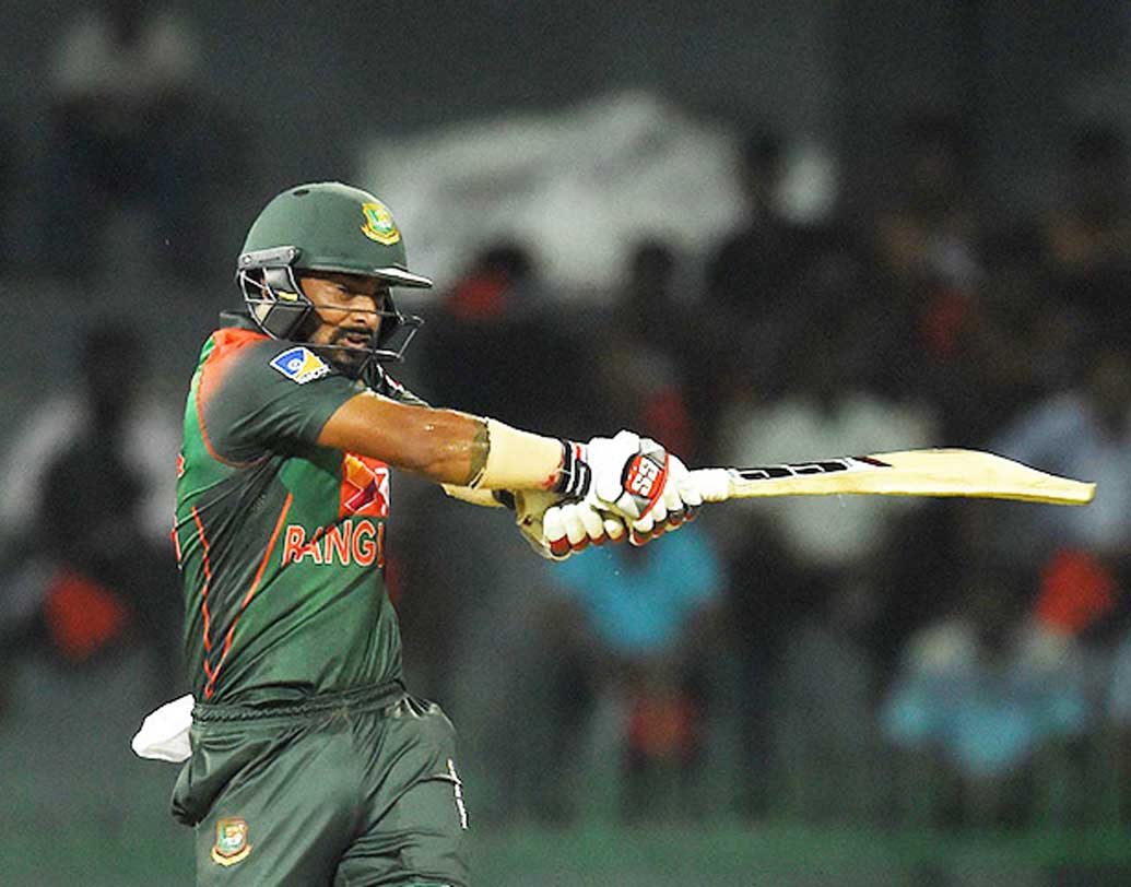 লিটন দাসই ওপেন করবেন বলে মনে করা হচ্ছে। কারণ তিনি আক্রমণাত্মক ভঙ্গিতে ঝোড়ো ইনিংস খেলতেই পছ্ন্দ করেন।