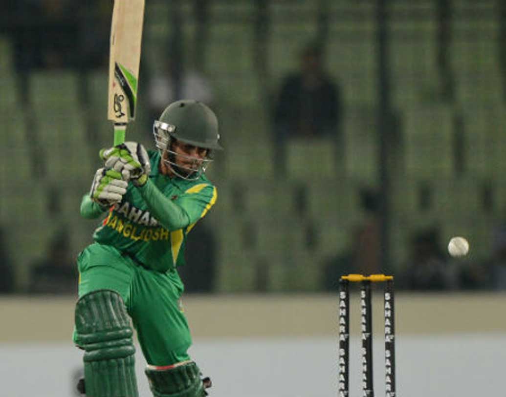 মোমিনুল হক: লিটনকে সঙ্গত দেওয়ার কথা মোমিনুলের। আফগানদের বিরুদ্ধে তিনি ব্যর্থ হলেও তাঁর অভিজ্ঞতাকে কাজে লাগাতে পারে বাংলাদেশ। বল হাতে নিয়েছেন চার উইকেট