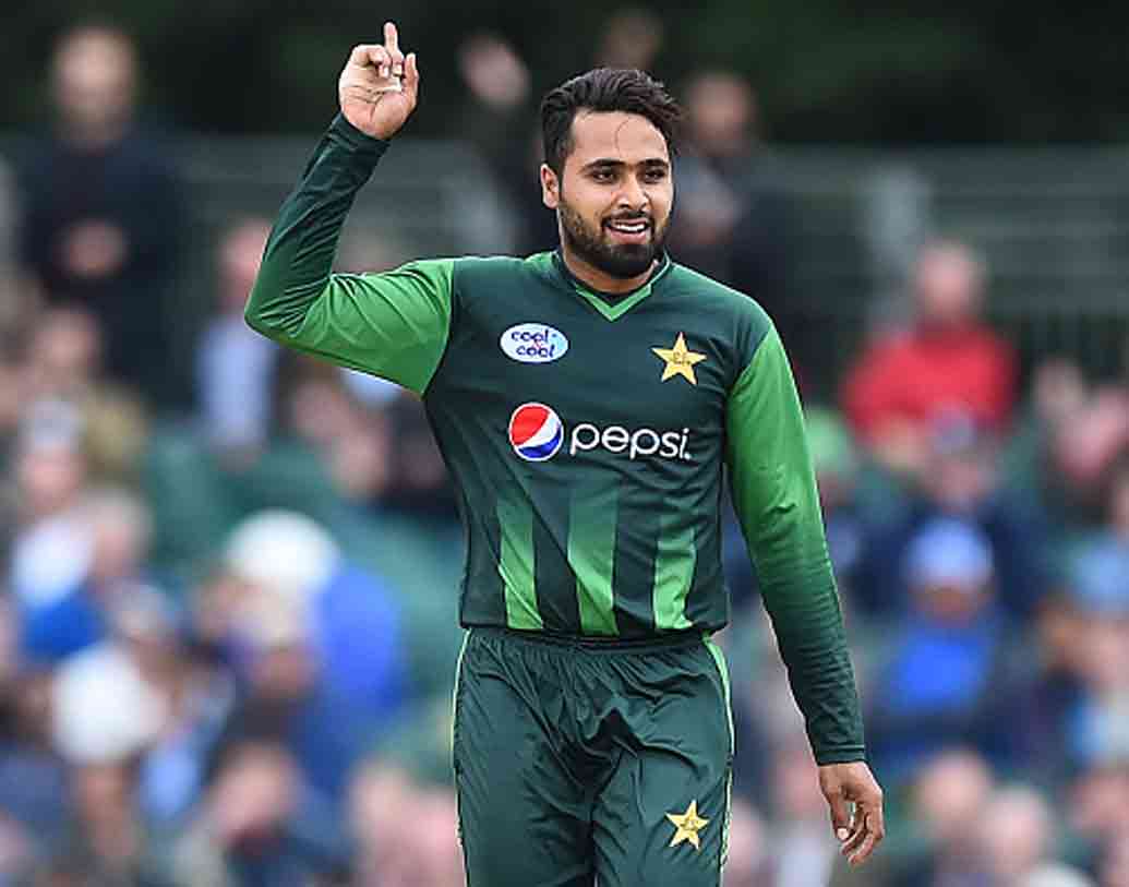 সাত নম্বরে থাকবেন ফাহিম আশরফ। একদিনের ক্রিকেটে এই মুহূর্তে অন্যতম প্রতিশ্রুতিমান অলরাউন্ডার। দরকারে তাঁর মারকুটে ব্যাটিং-ও কাজে লাগবে এই দলের।