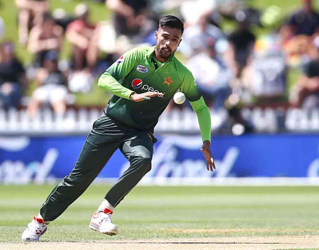 অবশ্যই মহম্মদ আমির। তাঁর উপস্থিতিই একটা ফ্যাক্টর। শুরুতেই গতি আর সুইং। ফিট থাকলে নিশ্চিত ভাবেই দুই দলের অন্যতম সেরা ফাস্ট বোলার।