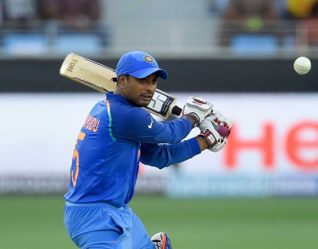 অম্বাতি রায়ুডু: হংকংয়ের বিরুদ্ধে ৬০ রান করেছেন। ভালই ব্যাট করেছেন। পাকিস্তানের বিরুদ্ধে ৩১ রানে অপরাজিত ছিলেন। তিন নম্বরে থাকছেন রায়ুডুই।