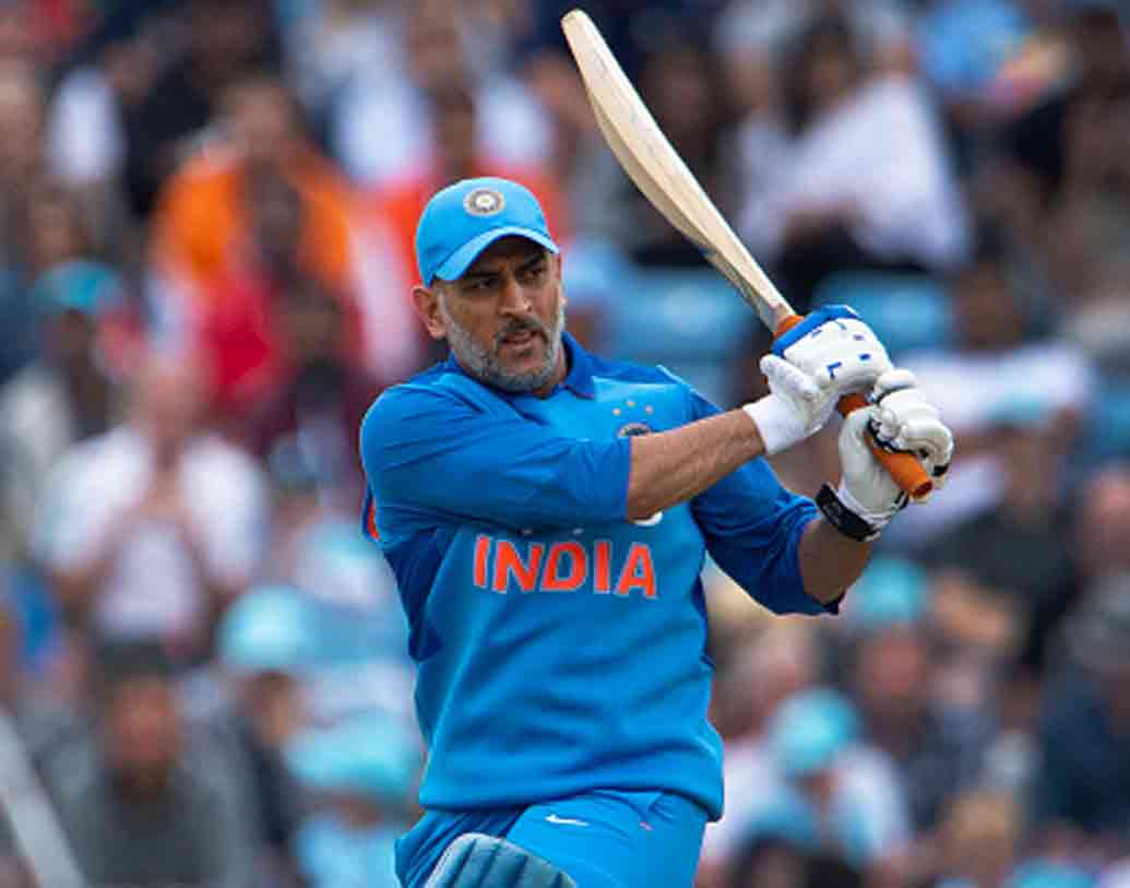 মহেন্দ্র সিংহ ধোনি: উইকেটের পেছনে দুরন্ত খেলার জন্যই প্রয়োজন মহেন্দ্র সিংহ ধোনিকে। এখন সেই ফর্ম না থাকলেও ক্ষুরধার ক্রিকেট মস্তিষ্কই এগিয়ে রাখছে ধোনিকে। তাঁর বাদ পড়ার সম্ভাবনা একেবারেই কম।