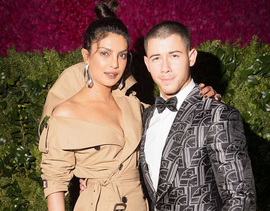 প্রিয়ঙ্কা চোপড়া-সলমনের ড্রিম প্রজেক্ট ‘ভারত’-এর জন্য শুটিং শুরু করেছিলেন প্রিয়ঙ্কা। কিন্তু মাঝপথে নিক জোনাসের সঙ্গে এনগেজমেন্টের জন্য ছবি থেকে বেরিয়ে আসেন। পিগি চপসের দায়িত্বজ্ঞান নিয়ে প্রশ্ন তোলেন সলমন।