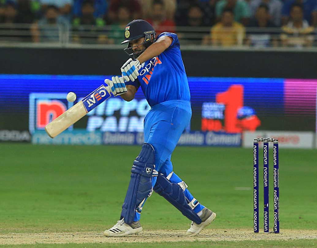 দুই ভারতীয় ওপেনারের বিধ্বংসী শুরু দলের জয়কে নিশ্চিত করে দেয়। তবে আলাদা করে বলতেই হবে রোহিত শর্মার কথা। অধিনায়কের দায়িত্ব পাওয়ার থেকে যেন নতুন রূপে পাওয়া যাচ্ছে তাঁকে। এক দিকে যেমন বুদ্ধিদিপ্ত অধিনায়কত্ব, অন্য দিকে তেমনই ব্যাটিংয়ে মূল শক্তি হয়ে উঠছেন। এ দিনও এক অসাধারণ ইনিংস খেললেন।